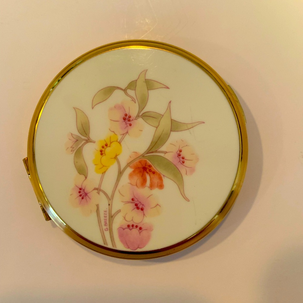 Vintage Stratton Floral Compact Mirror Gold Trim (Empty)